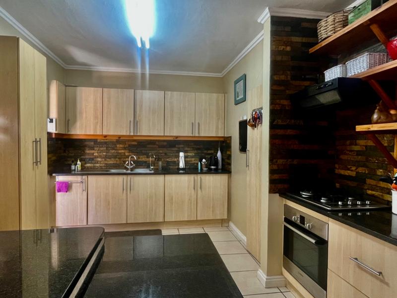 3 Bedroom Property for Sale in Fraaiuitsig Western Cape